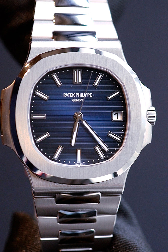 Patek Philippe 5811/1G-001 Nautilus Blue Dial White Gold Watch