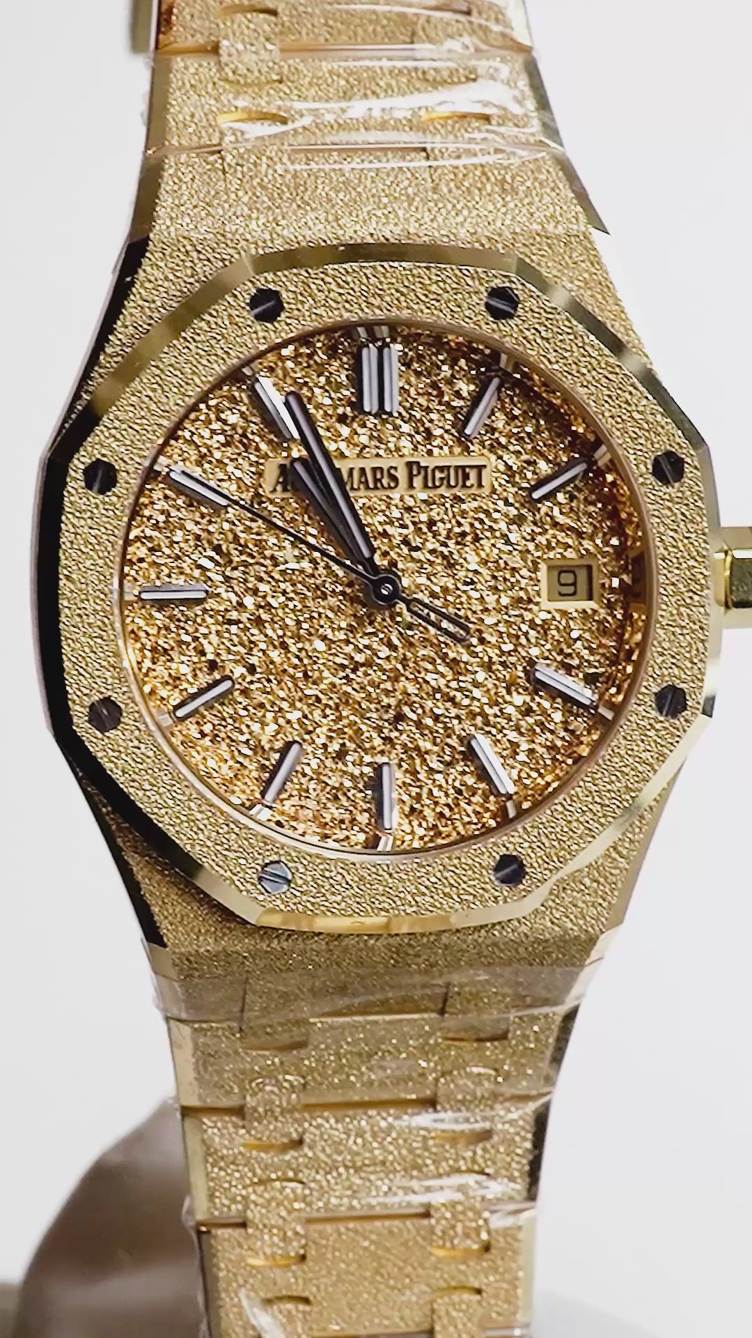 Audemars Piguet 77450BA.GG.1361BA.01 Royal Oak 34 Frosted Yellow gold-plated crystal sand finished dial